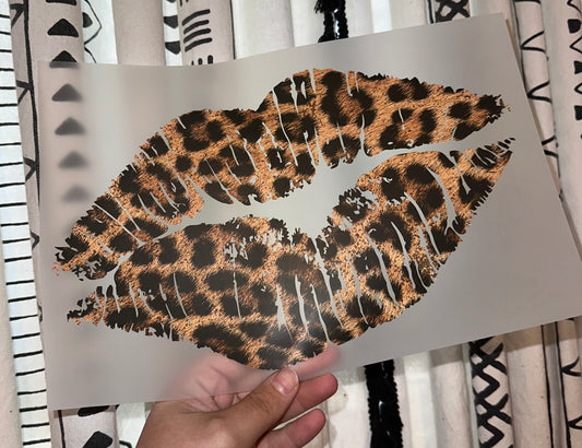 Leopard Kiss